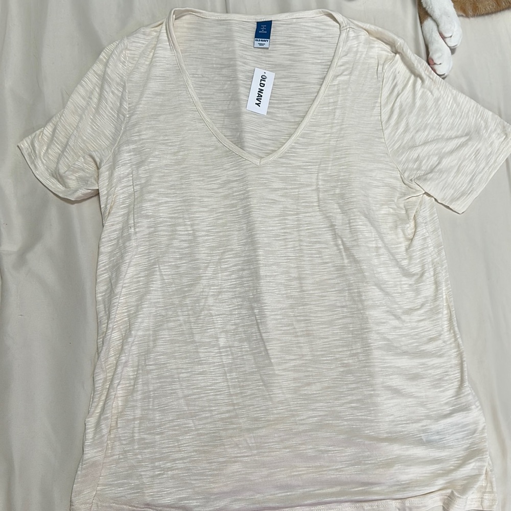 3/$15 Old navy cream v neck luxe tee small tall